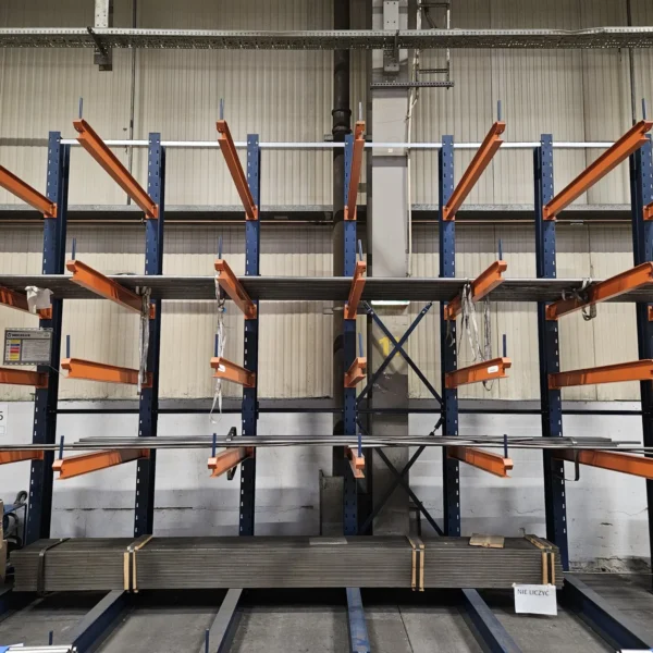 Regał wspornikowy na długi przedmioty